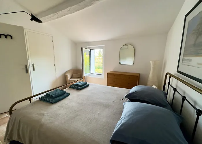 Grand Mas Provençal, à 200m, Parking Privé Fermé, Piscine Chauffée