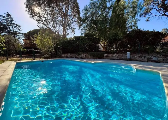Grand Mas Provençal, à 200m, Parking Privé Fermé, Piscine Chauffée Villa
