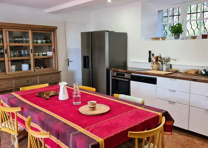 Grand Mas Provençal, à 200m, Parking Privé Fermé, Piscine Chauffée