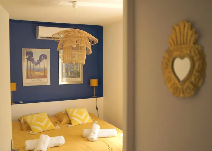 Villa Grand Mas Provençal, à 200m, Parking Privé Fermé, Piscine Chauffée